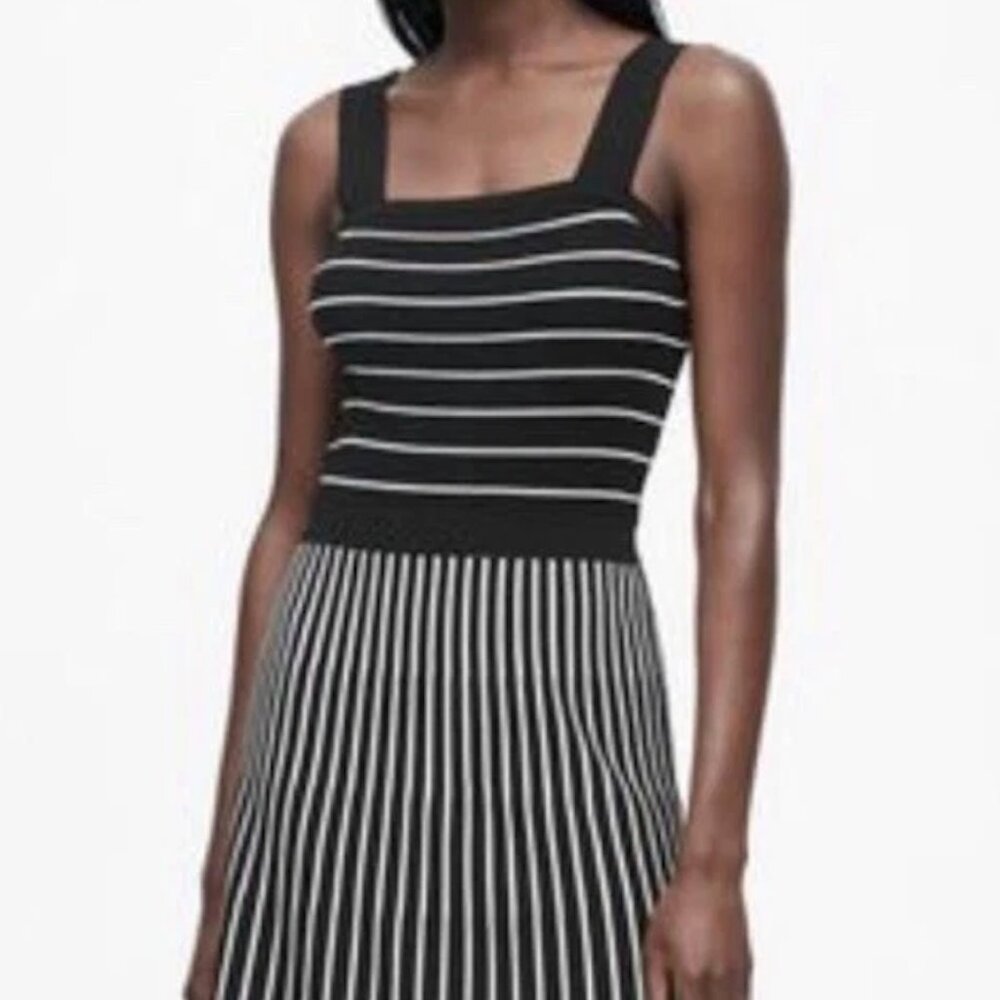 Banana Republic Black & White Striped Knit Maxi Dress Size Small